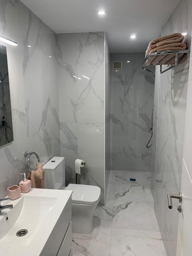 פואנגירולה Los Boliches Holidays Suites מראה חיצוני תמונה