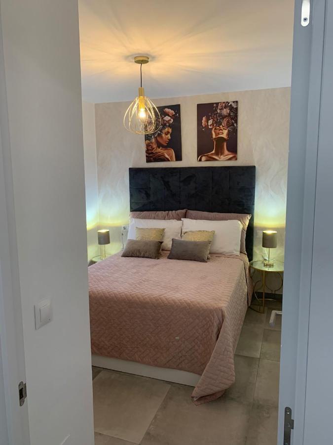 פואנגירולה Los Boliches Holidays Suites מראה חיצוני תמונה