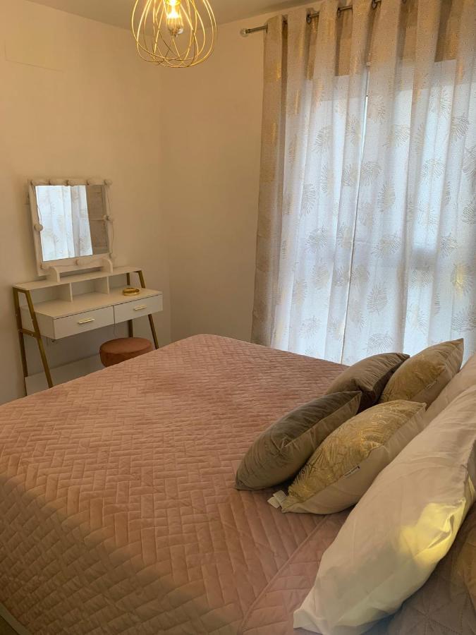 פואנגירולה Los Boliches Holidays Suites מראה חיצוני תמונה