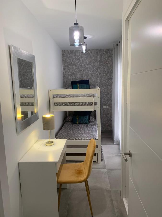 פואנגירולה Los Boliches Holidays Suites מראה חיצוני תמונה