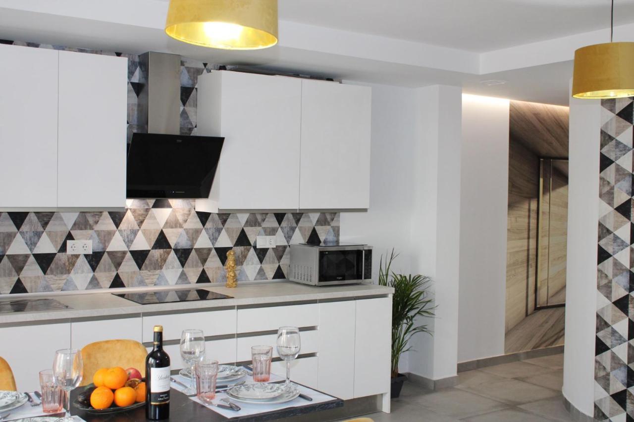 פואנגירולה Los Boliches Holidays Suites מראה חיצוני תמונה