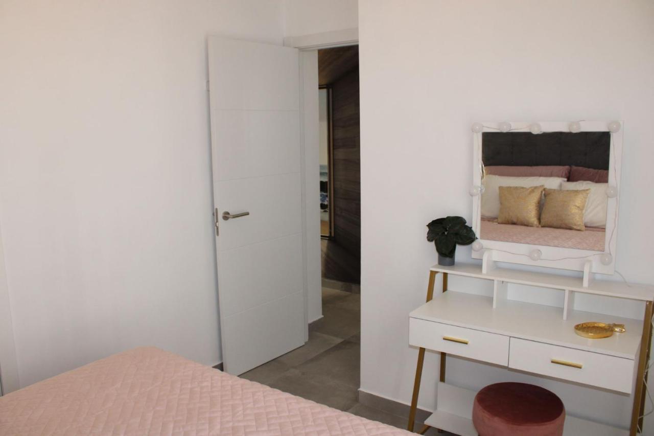 פואנגירולה Los Boliches Holidays Suites מראה חיצוני תמונה