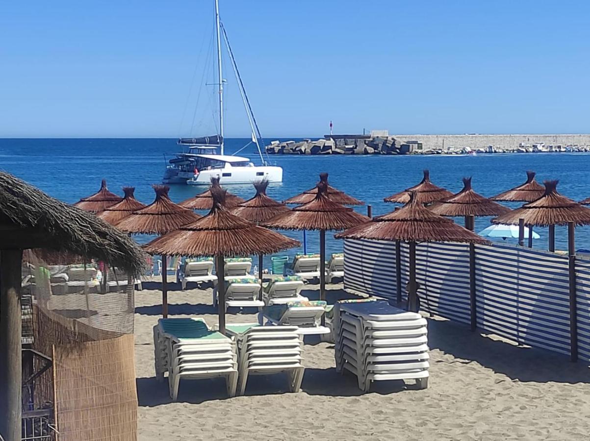 פואנגירולה Los Boliches Holidays Suites מראה חיצוני תמונה